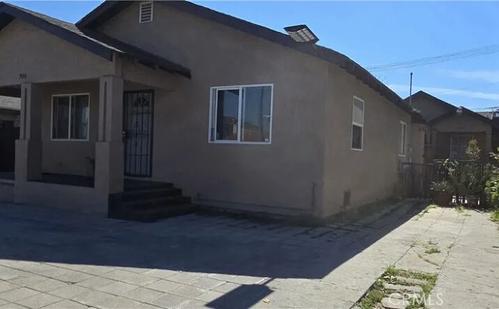 Pictures of Multifamily property located at 700 W 77th, Los Angeles, CA 90044 for sales - image #1
