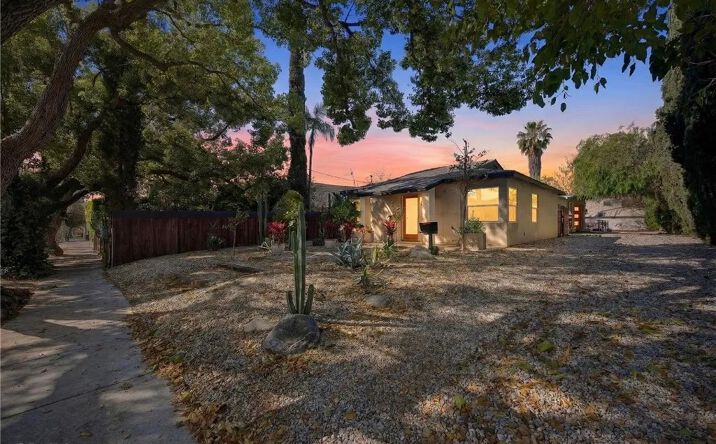 Pictures of Multifamily property located at 261 N Oak, Pasadena, CA 91107 for sales - image #1