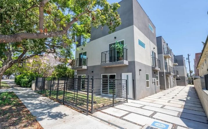 Pictures of Multifamily property located at 1032 N Oxford, Los Angeles, CA 90029 for sales - image #1