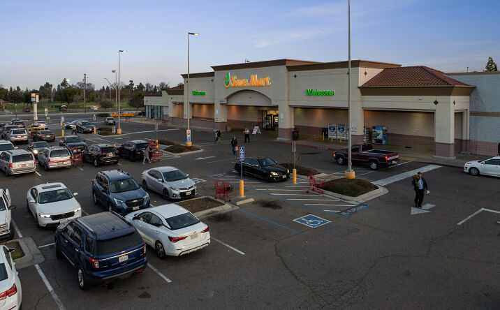 Pictures of Retail property located at 4043 W Clinton Ave, Fresno, CA 93722 for sales - image #1