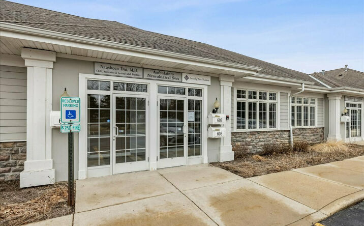 Pictures of Office property located at 602 Fox Glen Ct, Barrington, IL 60010 for sales - image #1