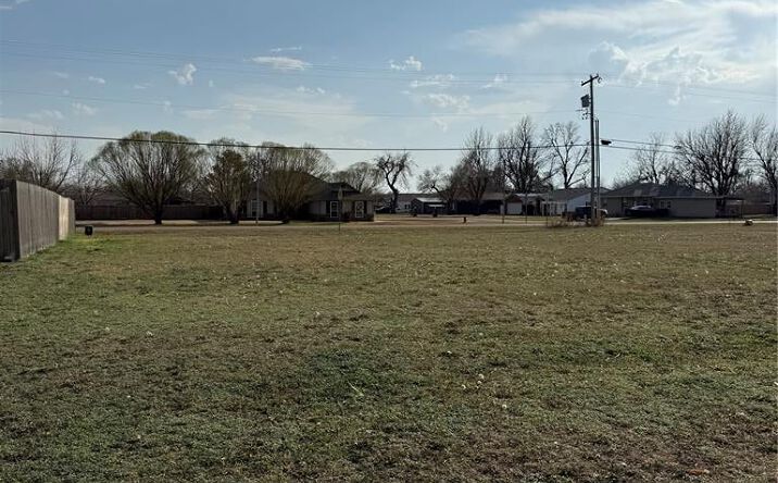 Pictures of Land property located at 107 Dogwood, Crescent, OK 73028 for sales - image #1