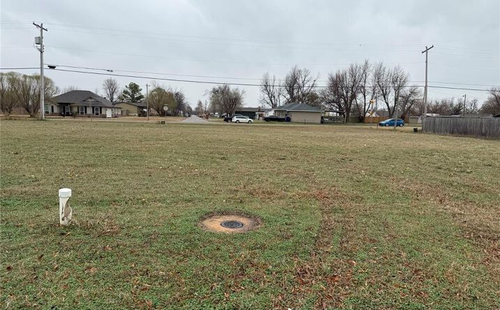 Pictures of Land property located at 111 Dogwood, Crescent, OK 73028 for sales - image #1
