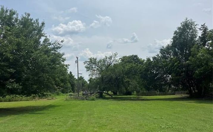 Pictures of Land property located at W Sanderson St, Crescent, OK 73028 for sales - image #1