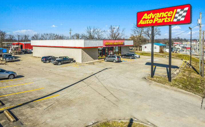 Pictures of Retail property located at 749 West Main St, Lebanon, KY 40033 for sales - image #1
