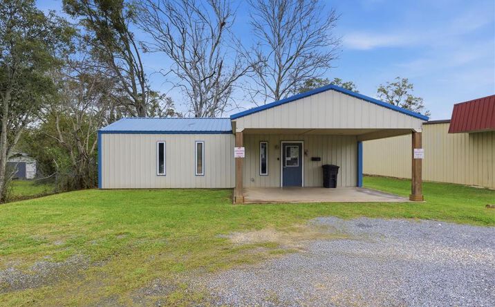 Pictures of Retail property located at 211 Mahlon Street, DeRidder, LA 70634 for sales - image #1