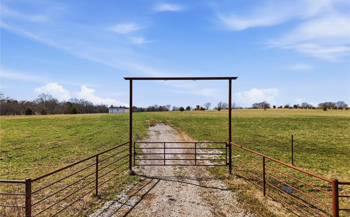 Pictures of Land property located at Sunflower Rd & 215th Street, Edgerton, KS 66021 for sales - image #1