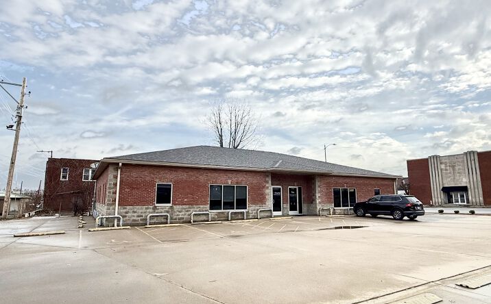 Pictures of Office property located at 217 S Park Avenue, Herrin, IL 62948 for sales - image #1