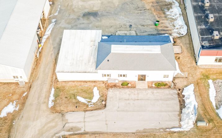 Pictures of Retail property located at 2221 SW 4th Street, Waverly, IA 50677 for sales - image #1