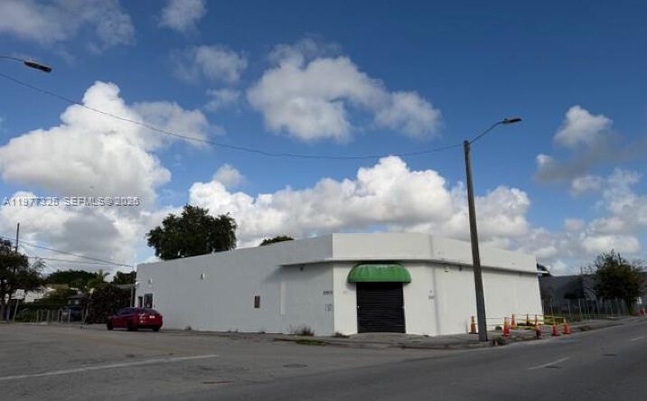 Pictures of Land property located at 102 NW 22nd Ave, Miami, FL 33125 for sales - image #1