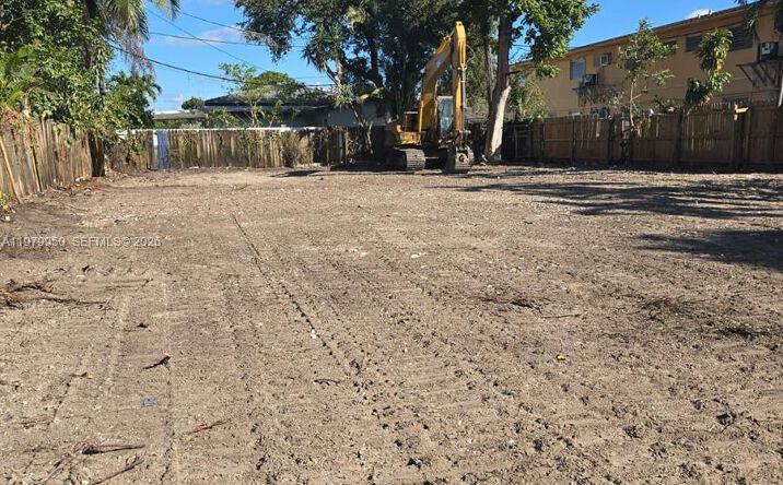 Pictures of Land property located at 951 NW 37th Ave, Miami, FL 33125 for sales - image #1
