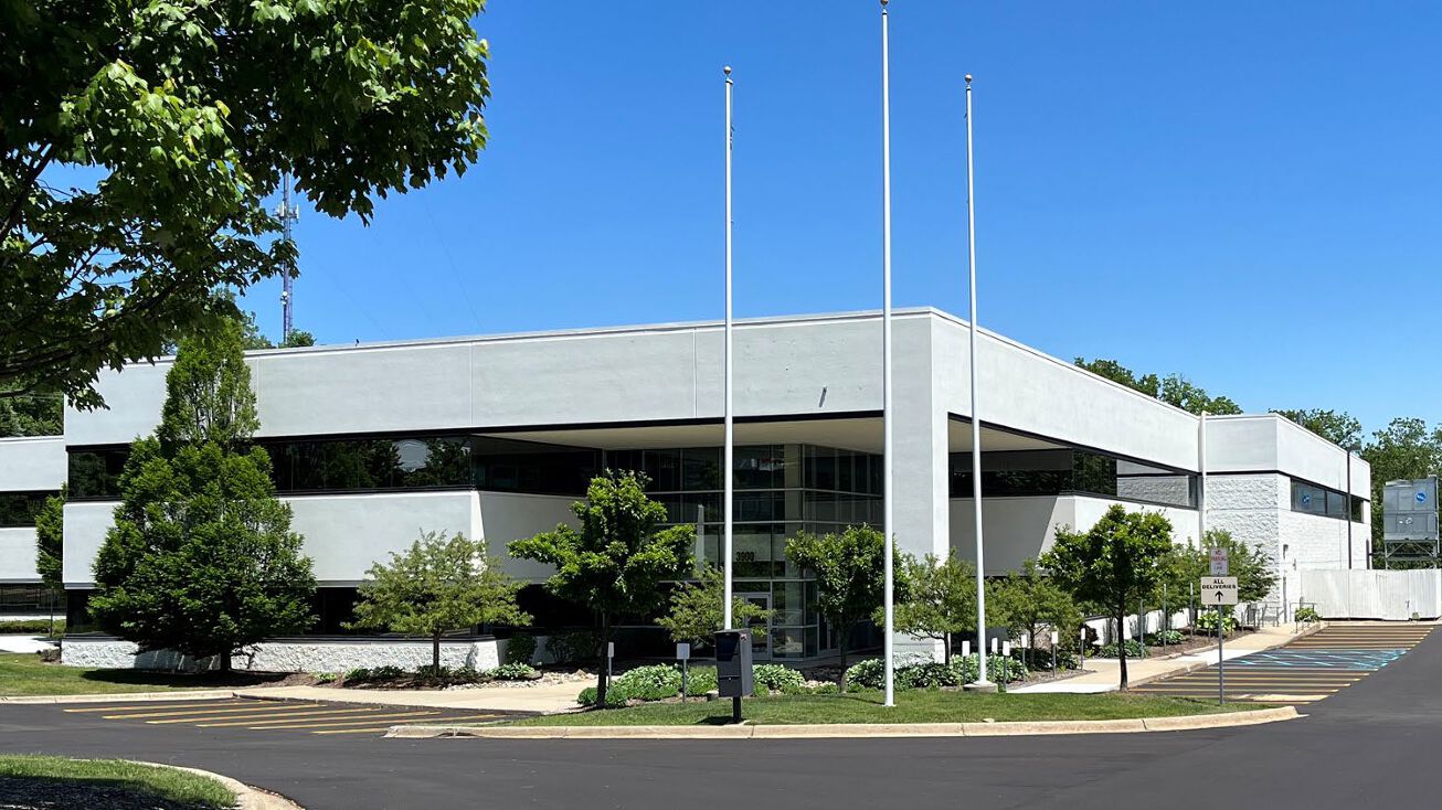 Pictures of Industrial property located at 3900 Automation Ave, Auburn Hills, MI 48326 for sales - image #1