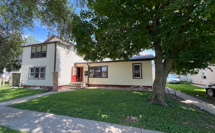 Pictures of Multifamily property located at 315 N 1st St, Monmouth, IL 61462 for sales - image #1