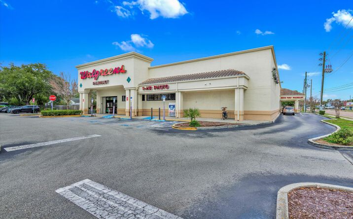Pictures of Retail property located at 5701 Gulfport Blvd S, Gulfport, FL 33707 for sales - image #1