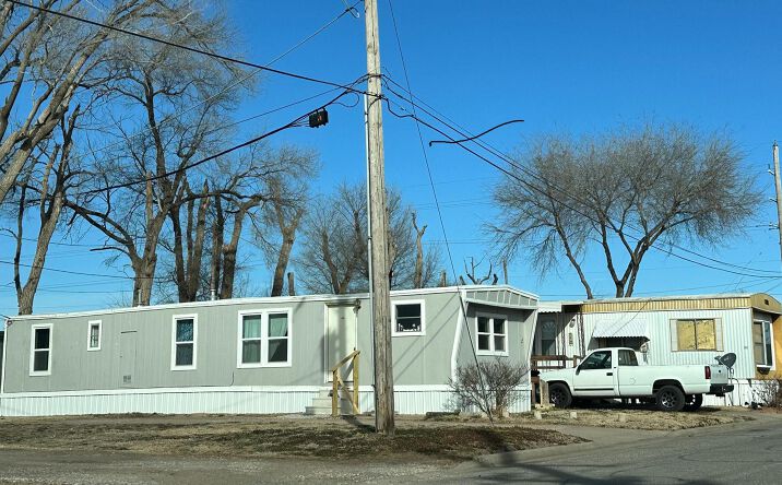 Pictures of Mobile Home Park property located at 108 E 5th Ave, South Hutchinson, KS 67505 for sales - image #1