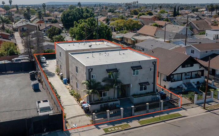 Pictures of Multifamily property located at 816 W 47th St, Los Angeles, CA 90037 for sales - image #1