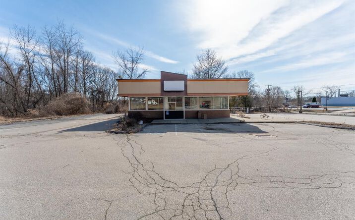 Pictures of Retail property located at 641 Norwich-New London Turnpike, Montville, CT 06382 for sales - image #1