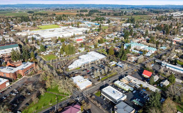 Pictures of Retail property located at 2333 Pacific Ave, Forest Grove, OR 97116 for sales - image #1