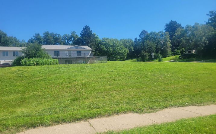 Pictures of Land property located at Pine st & E 8th st, yankton, SD 57078 for sales - image #1