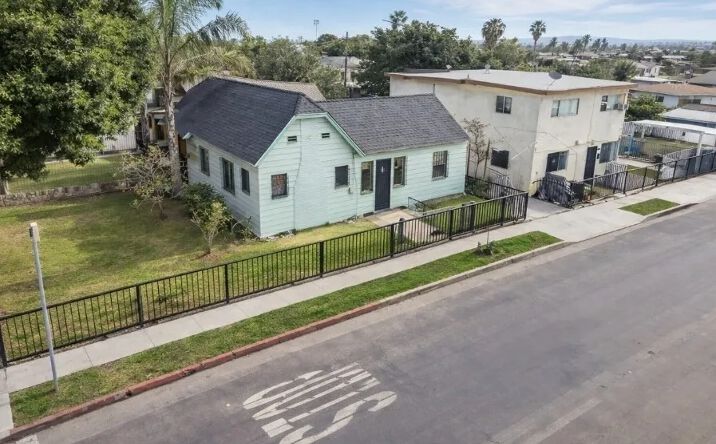 Pictures of Multifamily property located at 402 E 92nd, Los Angeles, CA 90003 for sales - image #1