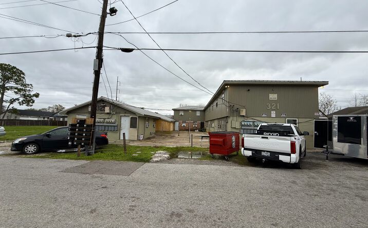 Pictures of Multifamily property located at 321-325 Bengal Road, River Ridge, LA 70123 for sales - image #1