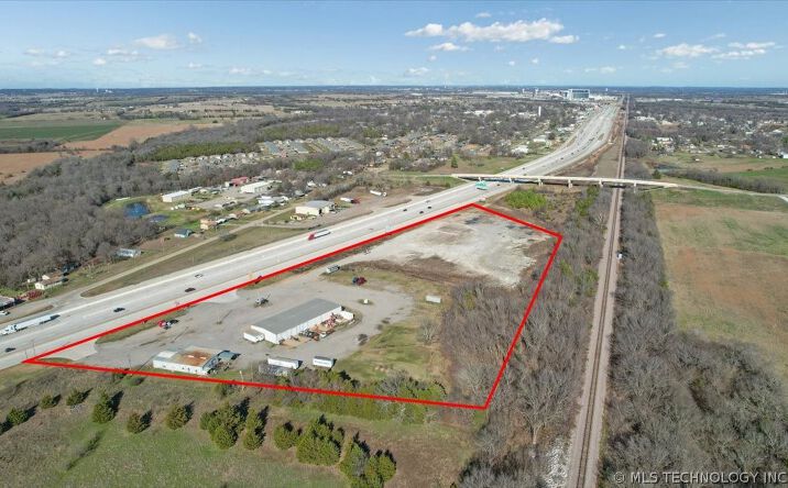 Pictures of Industrial, Office, Special Purpose, Retail property located at 9104 US Hwy 69, Calera, OK 74730 for sales - image #1