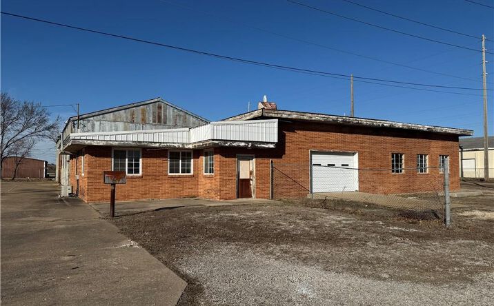 Pictures of Industrial property located at 1708 W 5TH Street, Coffeyville, KS 67337 for sales - image #1