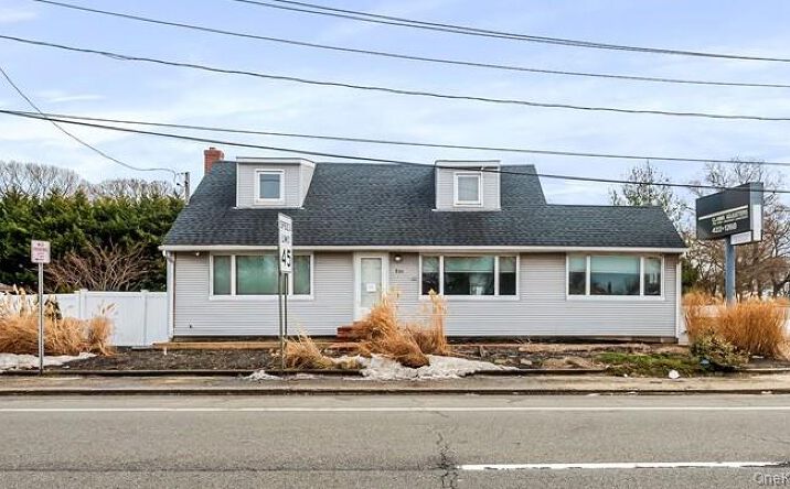 Pictures of Business for Sale, Office property located at 930 Sunrise Highway, Babylon, NY 11704 for sales - image #1