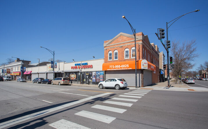 Pictures of Retail property located at 118 E 51st Street, Chicago, IL 60615 for sales - image #1