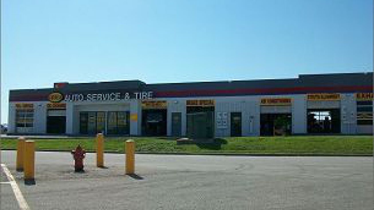 208 Peculiar Dr, Belton, MO 64012