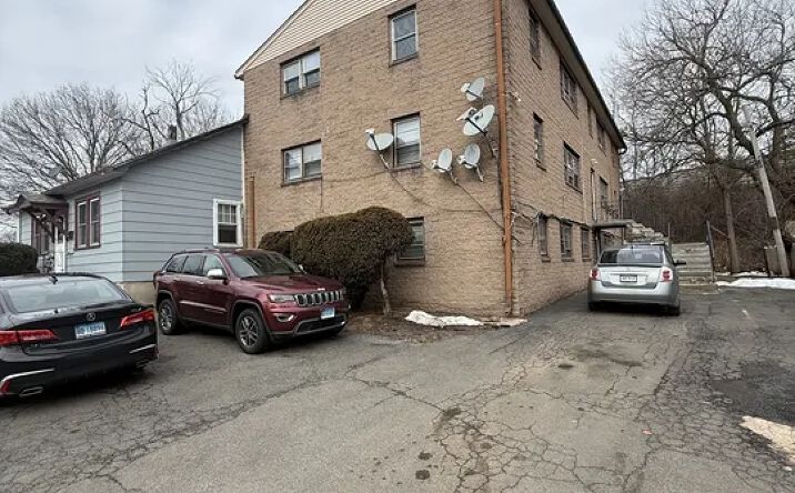Pictures of Multifamily property located at 33 Allen Pl, New Haven, CT 06512 for sales - image #1