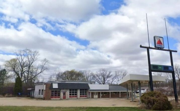 Pictures of Retail property located at 16311 Loomis Dr, Muskego, WI 53150 for sales - image #1