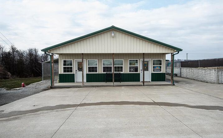 Pictures of Retail property located at 433 S Hickory Corner Rd, Vincennes, IN 47591 for sales - image #1