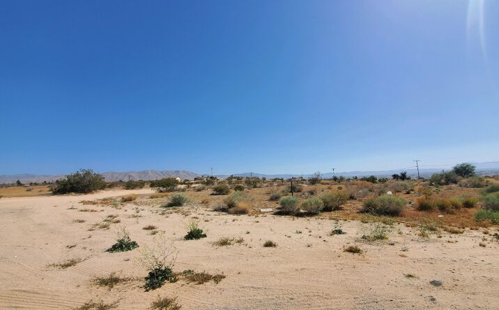Pictures of Land property located at ±0.59 Acres Bear Valley Rd, Apple Valley, CA 92308 for sales - image #1