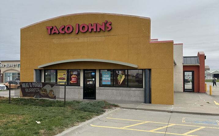 Pictures of Retail property located at 3609 S Lincoln Ave, York, NE 68467 for sales - image #1