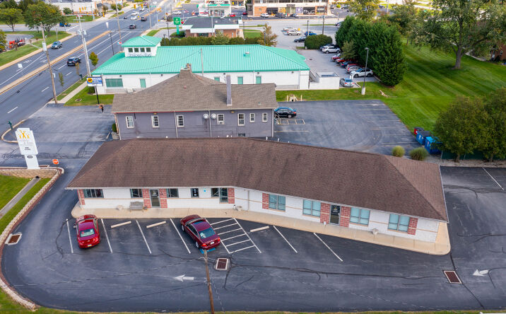 Pictures of Retail property located at 2910 E Market St, East York, PA 17402 for sales - image #1