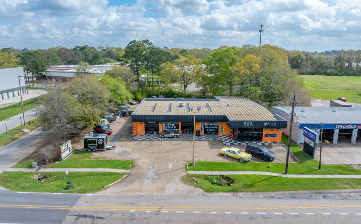 Pictures of Mixed Use, Retail property located at 2016 NE Evangeline Thruway, Lafayette, LA 70501 for sales - image #1
