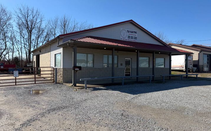 Pictures of Office property located at 1627 W 9th Street, Mount Carmel, IL 62863 for sales - image #1