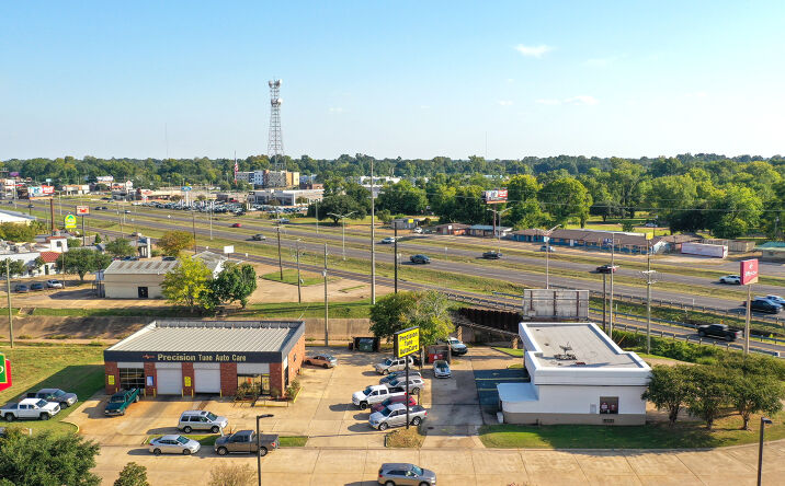 Pictures of Retail property located at 3839 Alexandria Mall Dr, Alexandria, LA 71301 for sales - image #1