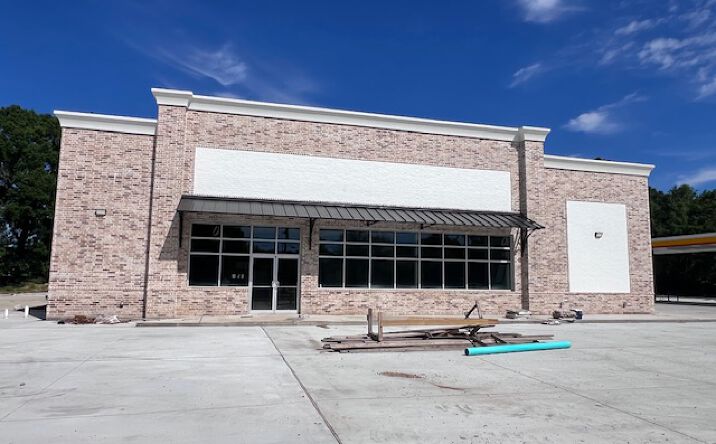 Pictures of Retail property located at 1002 N University Ave, Lafayette, LA 70506 for sales - image #1