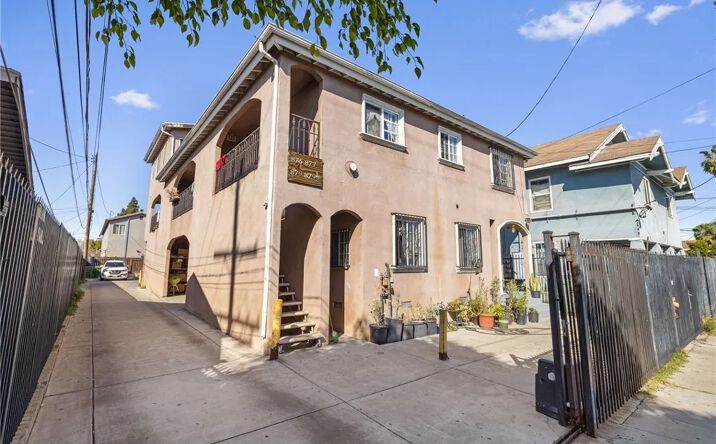 Pictures of Multifamily property located at 879 E 40th Place, Los Angeles, CA 90011 for sales - image #1