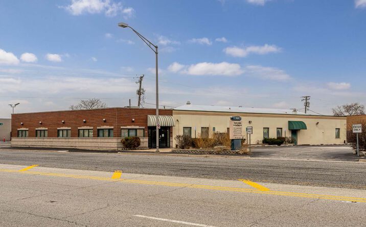 Pictures of Office property located at 4650 SW Hwy, Oak Lawn, IL 60453 for sales - image #1