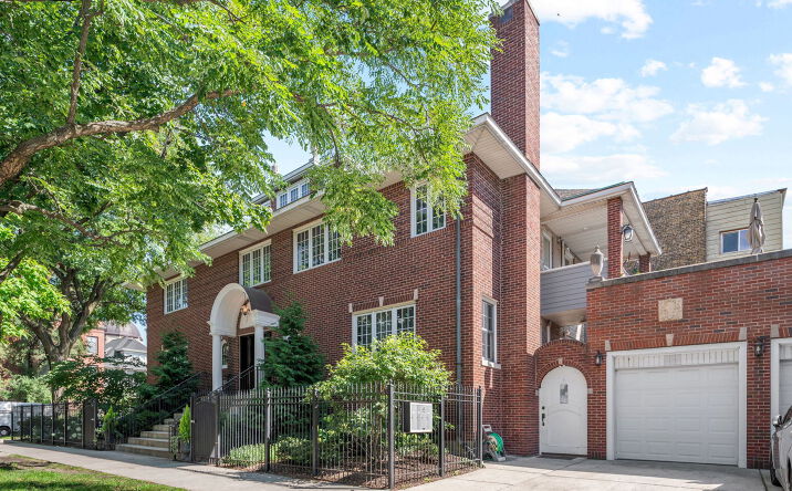 Pictures of Multifamily property located at 1705 W Leland Avenue, Chicago, IL 60640 for sales - image #1