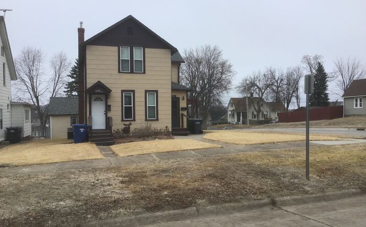 Pictures of Multifamily property located at 902 11th Avenue S, Clinton, IA 52732 for sales - image #1