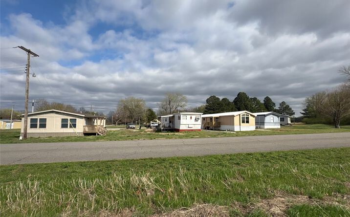 Pictures of Multifamily property located at 18801 S Old State Hwy 2, Warner, OK 74469 for sales - image #1