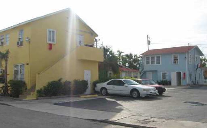 image of property at 1000 W LAKEWOOD RD APT 1 West Palm Beach FL 33405-3039