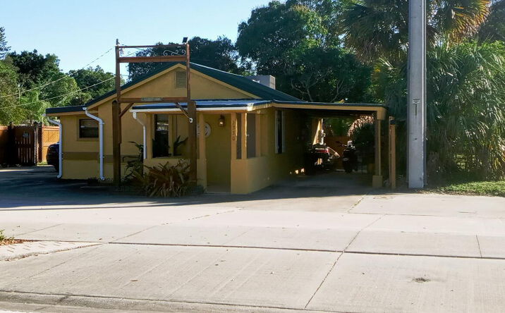 image of property at 1330 NE DIXIE HWY Jensen Beach FL 34957-6260