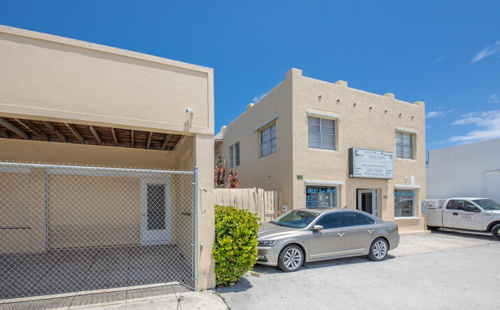 Pictures of Mixed Use property located at 922/928 S Dixie Highway 922 & 928 & Back & Up, Lake Worth Beach, FL 33460 for sales - image #1