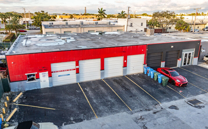 image of property at 1021 NE 44TH CT Oakland Park FL 33334-3823