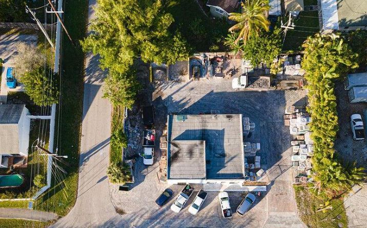 Pictures of Multifamily, Industrial, Retail property located at 3109 2nd Avenue N, Palm Springs, FL 33461 for sales - image #1